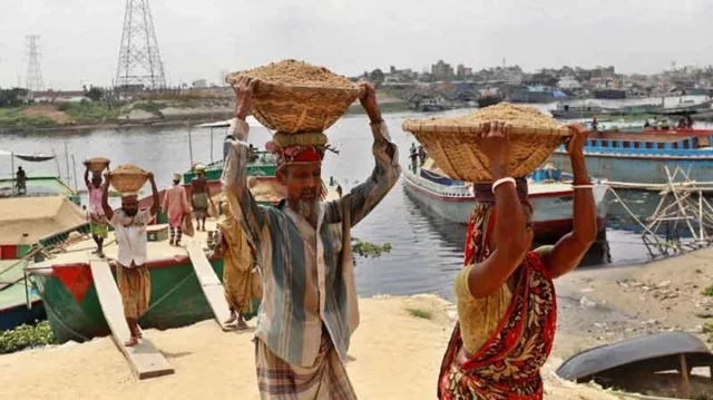 আজ মহান মে দিবস