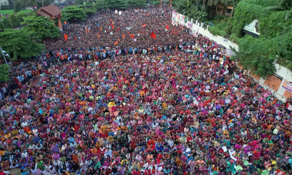 হিন্দু সম্প্রদায় কী চাইছে, তারা এখন কেন রাস্তায়