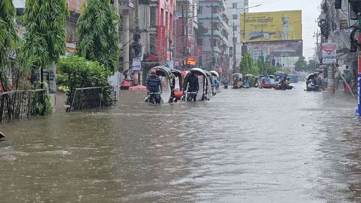 ফেনীতে রেকর্ড পরিমাণ বৃষ্টি,  মুহুরী ও সিলোনিয়া নদীর পানি বিপৎসীমার ওপরে