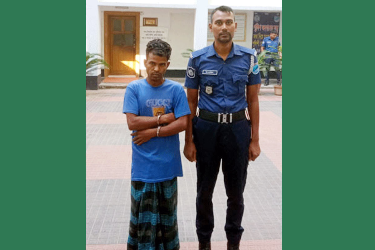 বাবাকে আড়াই মিনিটে ১৭ কোপে হত্যা করলেন ফারুক, নেপথ্যে স্ত্রীর সঙ্গে ‘পরকীয়া’
