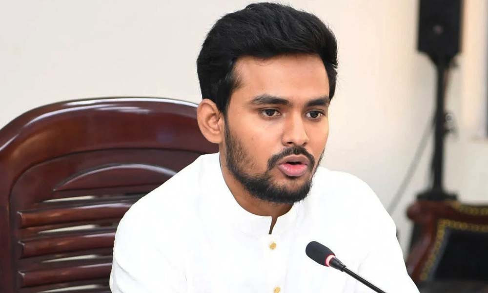 সচিবালয়ে জরুরি সংবাদ সম্মেলন ডাকলেন আসিফ মাহমুদ